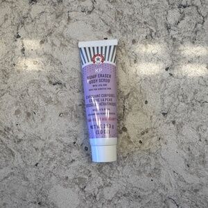 First Aid Beauty -‎ bump eraser body scrub